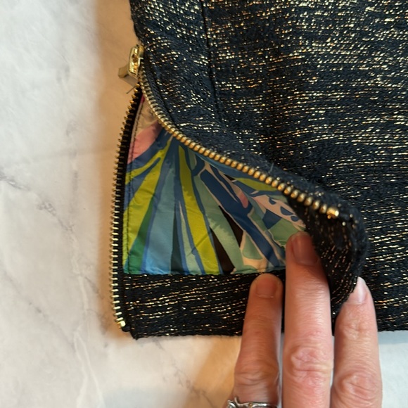 Black vest with gold details - Picture 4 of 6